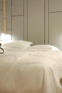 Amateur 21 05 25 High End Car Model From Beijing Charming Sexy Forced To Suffer 2 XXX 1080p HEVC x2