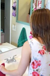 MomDrips 22 09 04 Tiffany Fox Ill Help You Out XXX 720p HEVC x265 PRT XvX