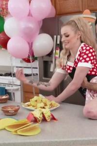 Mylfwood 21 12 03 Hyley Winters Cooking With Paris XXX 720p WEB x264 GalaXXXy