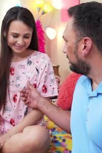 FamilyStrokes 22 08 04 Alana Cruise And Liz Jordan Day Dreamer Part 2 XXX 720p WEB x264 GalaXXXy