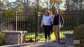 Lakefront Luxury S01E04 Laura and Dales City Escape 720p WEB x264-KOMPOST [eztv]