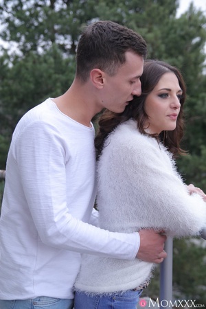 [MomXXX - SexyHub] Rachel Adjani - Huge cock satisfies MILF next door (01)