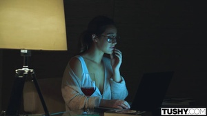 [Tushy] (Eva Lovia) Eva- Part 3 XXX (2017) (1080p HEVC) [GhostFreakXX]