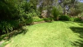 House Hunters S185E13 Close to Town or Out in the Country WEB x264-CAFFEiNE [eztv]