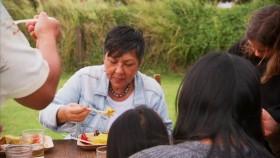 Man Fire Food S10E04 Hawaiian Heat and Texas Meat 720p COOK WEB-DL AAC2 0 x264-BOOP [eztv]