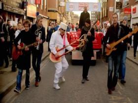 Peter Kays Comedy Shuffle S04E06 480p x264-mSD [eztv]