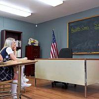 InnocentHigh.21.12.31.Scarlett.Hampton.And.Kiara.Cole.Hands-On.Substitute.XXX.720p.HEVC.x265.PRT[XvX]