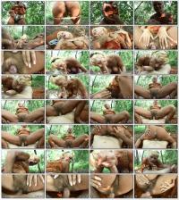 Mature - Leslie Taylor, Paulene - Voyeur granny Gets fucked outdoor by her secret lover Leslie Taylor 1080p