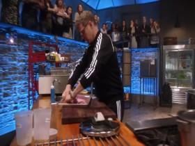 Beat Bobby Flay S24E11 The Grill Fits the Bill iNTERNAL 480p x264-mSD [eztv]