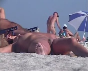 Nude Beach Babes Opening Wide mpg