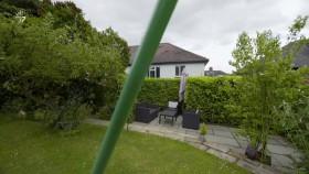 Location Location Location S32E06 720p HDTV x264-PLUTONiUM [eztv]