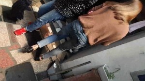 Daren city suburbs ventilated to find a jeans high heels temperament beauty young woman sister standing street female fat buttocks big feminine full 