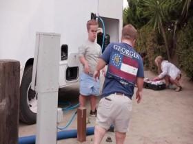 7 Little Johnstons S07E06 If This RVs a-Rockin 480p x264-mSD [eztv]