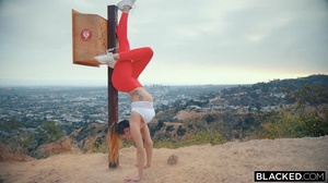 [Blacked] (Ella Reese) Stretching XXX (2019) (1080p HEVC)