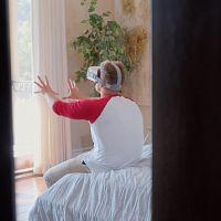 BrazzersExxtra.22.08.15.August.Skye.Pervy.Roommates.VR.Titty.Squeeze.XXX.1080p.HEVC.x265.PRT[XvX]