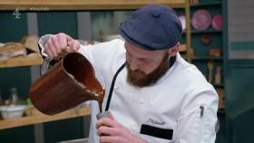 Bake Off The Professionals S03E06 720p HDTV x264-QPEL [eztv]