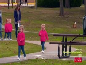 Outdaughtered S05E01 Young Wild and Three 480p x264-mSD [eztv]