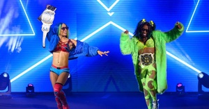 WOR 2022-05-17: Sasha and Naomi walk out of RAW, RAW report, Cain legal update, Ric Flair final match, more