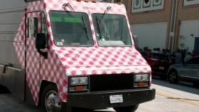 The Great Food Truck Race S10E04 Tampa 911 WEBRip x264-CAFFEiNE [eztv]