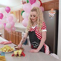 Mylfwood 21 12 03 Hyley Winters Cooking With Paris XXX 1080p HEVC x265 PRT XvX