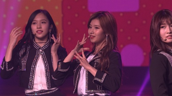 TWICE TWICELAND THE OPENING CONCERT ENCORE 2017 COMPLETE 1080p BDRip x265 DTS HD MA 2 0 ONCE