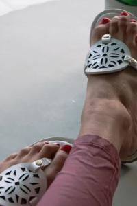 LoveHerFeet 23 08 05 Nina Nieves Foot Fetish Housemates XXX 1080p HEVC x265 PRT XvX