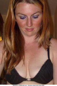 Amateur milf posing naked at home 1 zip