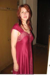 Cute and curvy wife posing fully naked zip