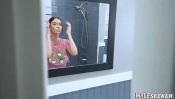 MYLFSeeker Venus Valencia Friends Mom Helps Me Out 20 07 2024