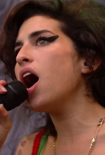 Amy Winehouse Glastonbury 2007 BBCfour HdTv 28th June 2020 x265 720p mp4